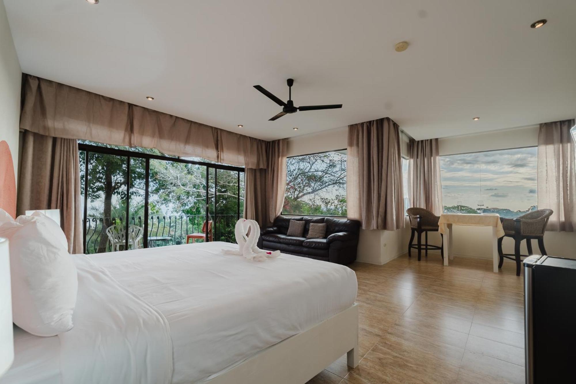 Hotel Oceans Two Manuel Antonio Extérieur photo